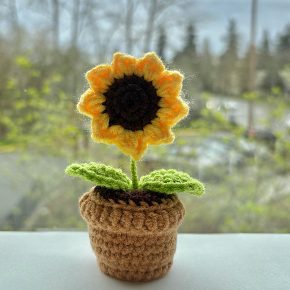 Handmade Crochet Sunflower Mini Potted Plant Knitted Handcrafted Sunflower